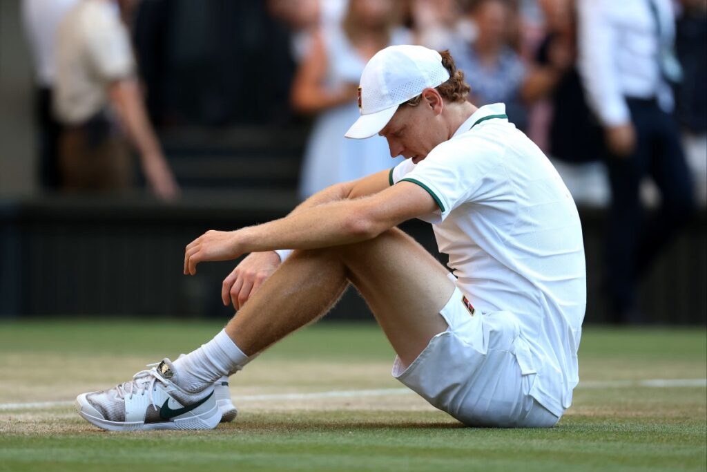Tennis, Sinner chiude in anticipo il 2026: stop fino al termine della stagione per curare il ginocchio