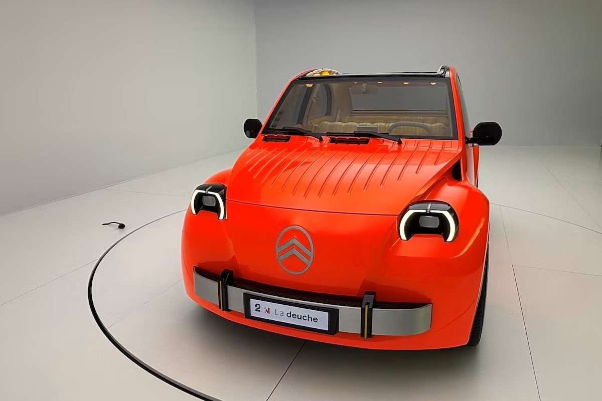 Stellantis alla prova di Parigi: offensiva elettrica low-cost con il mito della 2CV per arginare i rivali cinesi
